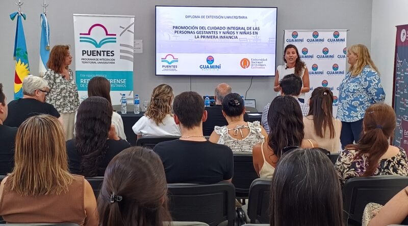 🎓✨ SE PRESENTÓ EN EL DISTRITO LA DIPLOMATURA DE LA UNQ SOBRE CUIDADO INTEGRAL EN LA PRIMERA INFANCIA