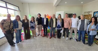 IMPORTANTE ENTREGA DE MATERIALES DEPORTIVOS Y DIDÁCTICOS A INSTITUCIONES LOCALES.