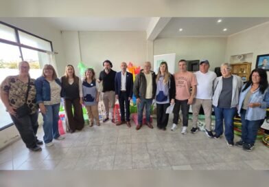 IMPORTANTE ENTREGA DE MATERIALES DEPORTIVOS Y DIDÁCTICOS A INSTITUCIONES LOCALES.