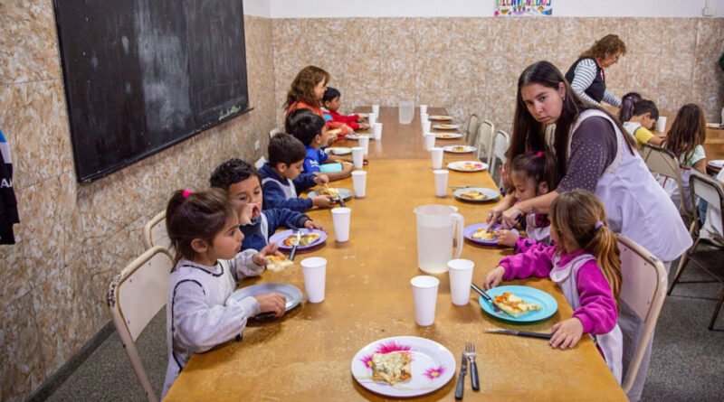 A PESAR DE LA DESERCIÓN DEL GOBIERNO NACIONAL, LA PROVINCIA AUMENTA 30% EL SAE, 25% LOS PROGRAMAS SOCIALES Y DUPLICA ASISTENCIA ALIMENTARIA A MUNICIPIOS