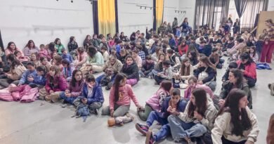 CONTINÚAN LAS ACTIVIDADES DE VACACIONES DE INVIERNO CON LA PROYECCIÓN DE «ROBOT SALVAJE»