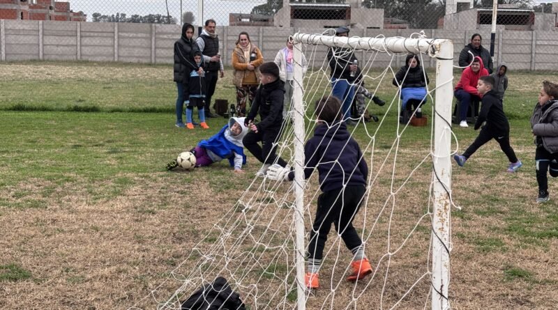 TORNEO DE FÚTBOL INFANTIL EN LA CANCHA DE DEPORTIVO 17