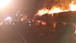 UN CAMIONERO MURIÓ TRAS UN CHOQUE FRONTAL CONTRA OTRO CAMIÓN EN LA RUTA 33 KM 341 (PUENTE VIDANIA) Y ESTÁ CORTADO EL TRÁNSITO