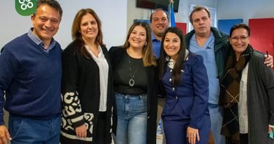 Trenque Lauquen: DOS MÉDICAS FINALIZARON SUS RESIDENCIAS EN EL HOSPITAL MUNICIPAL “DR. PEDRO T. ORELLANA”: EL INTENDENTE VALORÓ EL ESFUERZO Y LA IMPORTANCIA DE CONTINUAR CON EL PROGRAMA