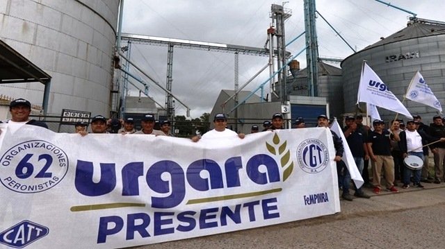 Caos en el puerto de Bahía Blanca: más de 400 camiones varados por un conflicto gremial