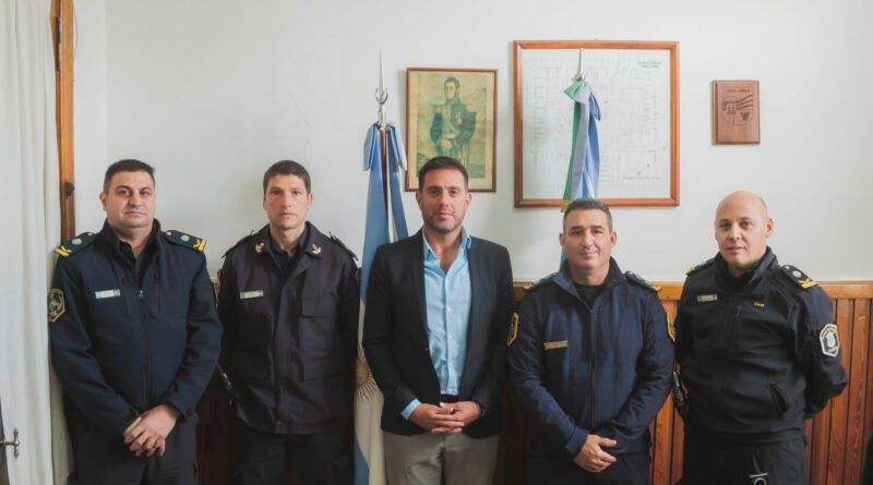 EL INTENDENTE LUCIANO O. SPINOLO SAYAGO PARTICIPÓ DEL RECAMBIO DE AUTORIDADES EN LA JEFATURA DEPARTAMENTAL DE SEGURIDAD TRES LOMAS