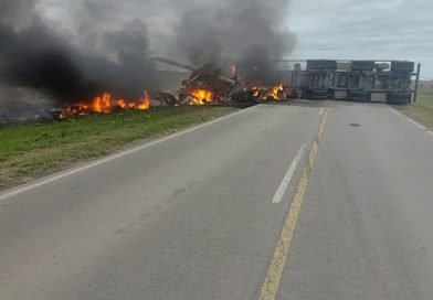 ❗️⚠️ Dos muertos en un choque e incendio de dos camiones en la ruta 1