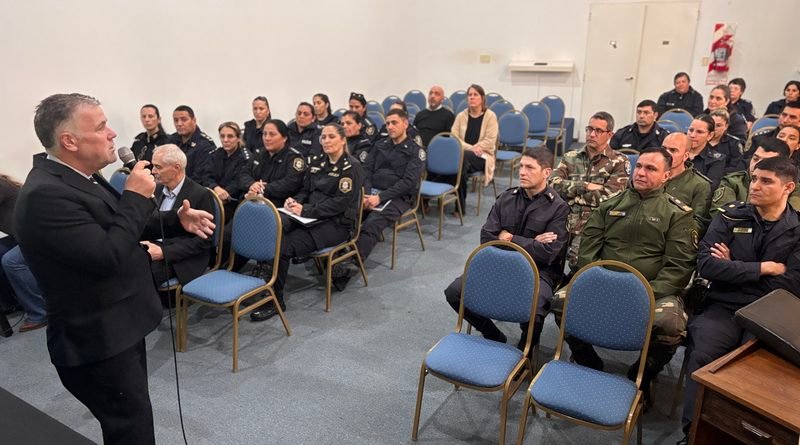 CAPACITACIÓN PARA EL PERSONAL POLICIAL