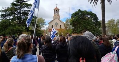 Trenque Lauquen: Esta vez no hubo indiferencia: contundente movilización en Trenque Lauquen en defensa de los docentes ante los hechos de violencia en las escuelas