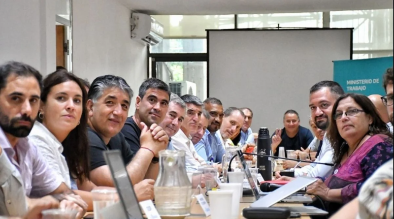 La Provincia ofertó a estatales una suba del 6% en dos cuotas y ya fue aceptada por la mayoría de los gremios